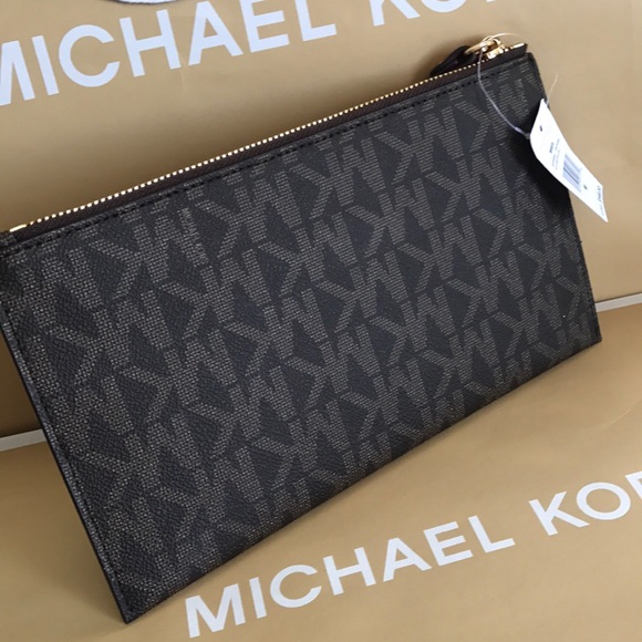 FREE 💯🆕mk zip clutch🆕heart/brown cherry color - Picture 4 of 8